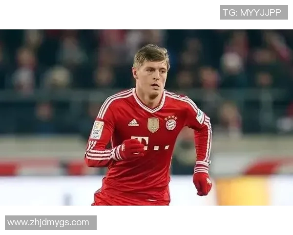 克罗斯：从中场指挥官到世界足球巨星的辉煌之路与传奇故事